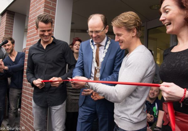 Compleet nationaal turnteam bij opening in Zwijndrecht